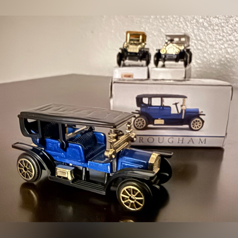 Classic Vintage Reader’s Digest Die-Cast Mini Car Set | 1:64 Scale | Boxed - Picture 5 of 7